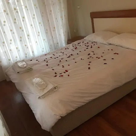 Site Icerisinde Muestakil Havuzlu Nisa Hotel