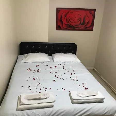 Hotel Site Icerisinde Muestakil Havuzlu Nisa *